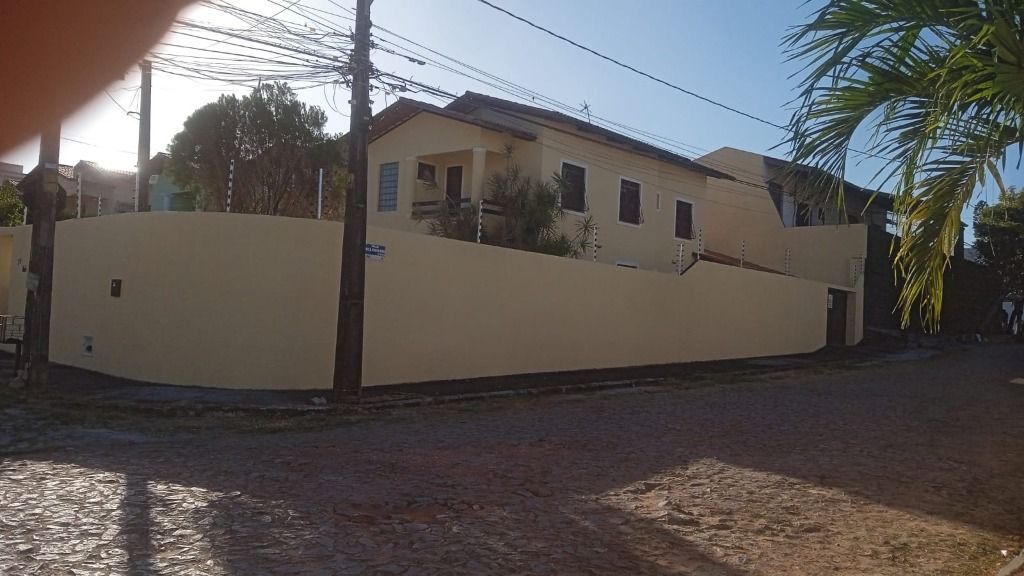 Casa à venda com 4 quartos, 184m² - Foto 2