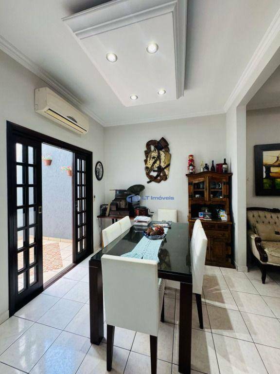 Casa à venda com 3 quartos, 130m² - Foto 2