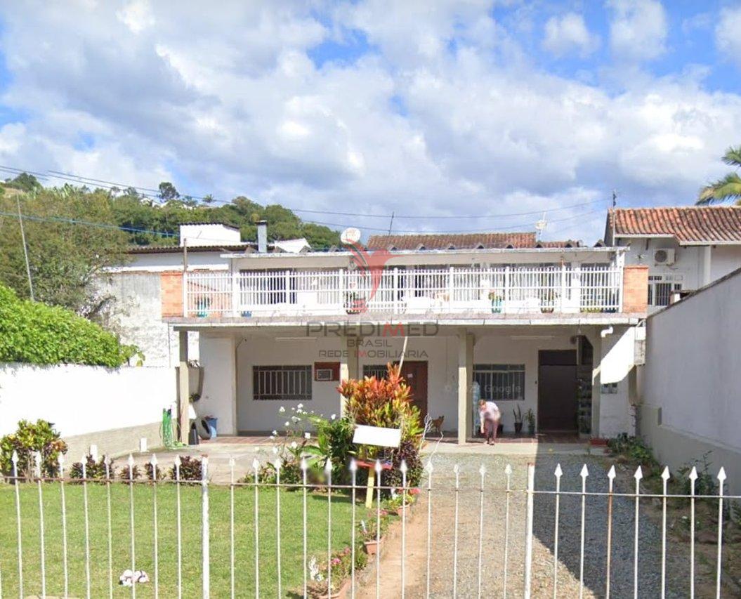 Casa à venda com 6 quartos, 300m² - Foto 1