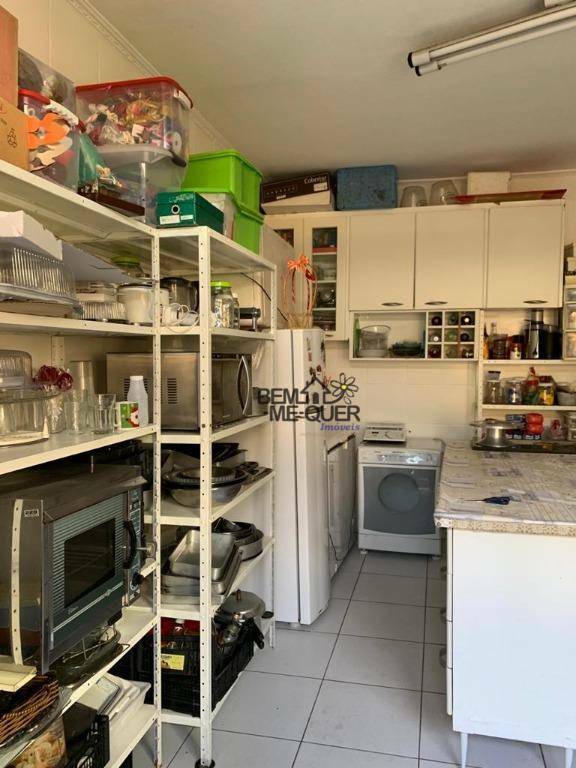 Casa à venda com 3 quartos, 300m² - Foto 28