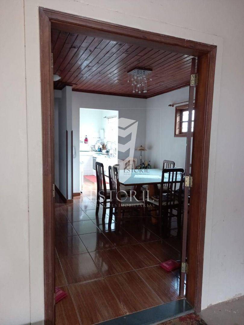 Casa à venda com 2 quartos, 200m² - Foto 2