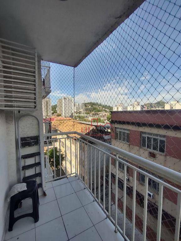 Apartamento à venda com 2 quartos, 64m² - Foto 3