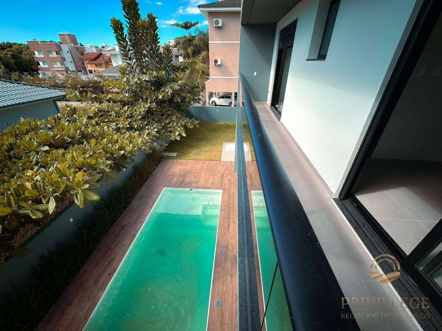 Casa à venda com 3 quartos, 214m² - Foto 8