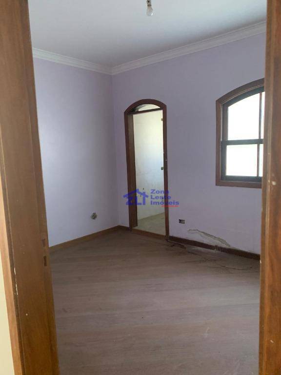 Sobrado à venda com 4 quartos, 240m² - Foto 9