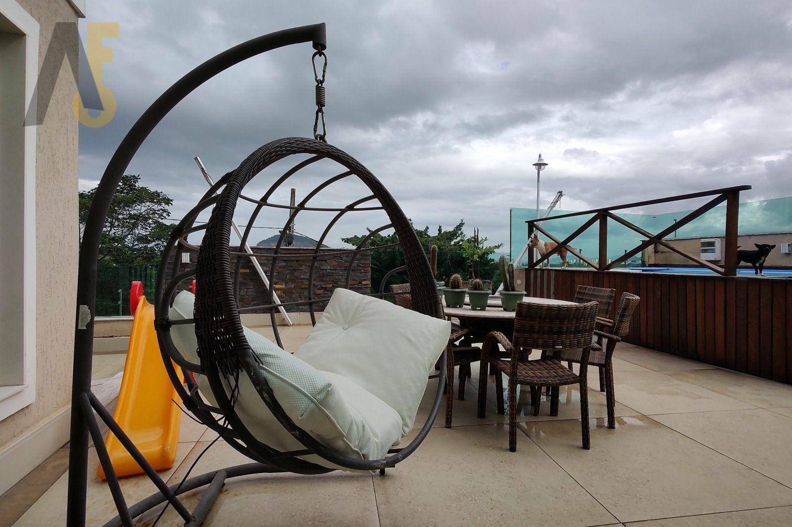 Casa de Condomínio à venda com 4 quartos, 298m² - Foto 2