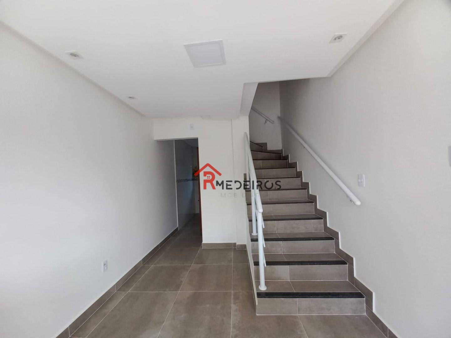 Casa à venda com 2 quartos, 59m² - Foto 5