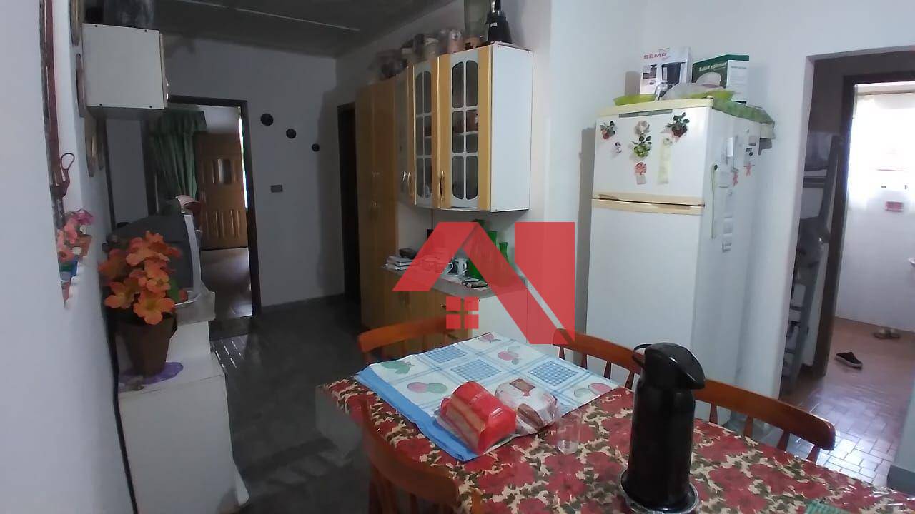 Casa à venda com 3 quartos, 300m² - Foto 7