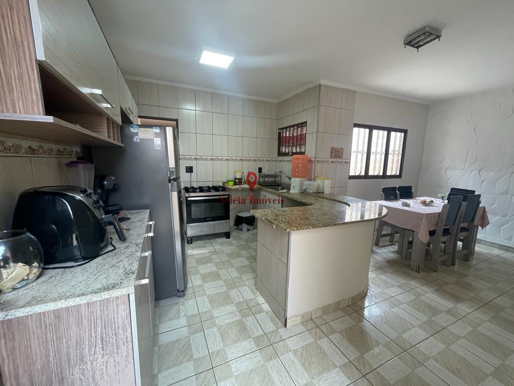 Casa à venda com 4 quartos, 140m² - Foto 1