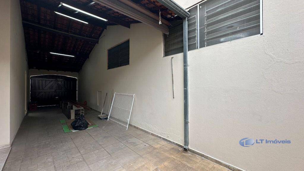 Casa para alugar com 3 quartos, 152m² - Foto 14
