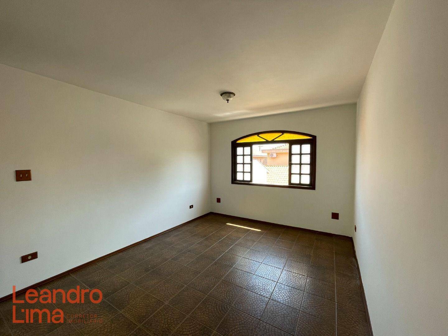 Casa à venda com 4 quartos, 350m² - Foto 27