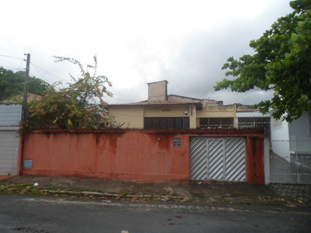 Casa à venda com 4 quartos, 200m² - Foto 2