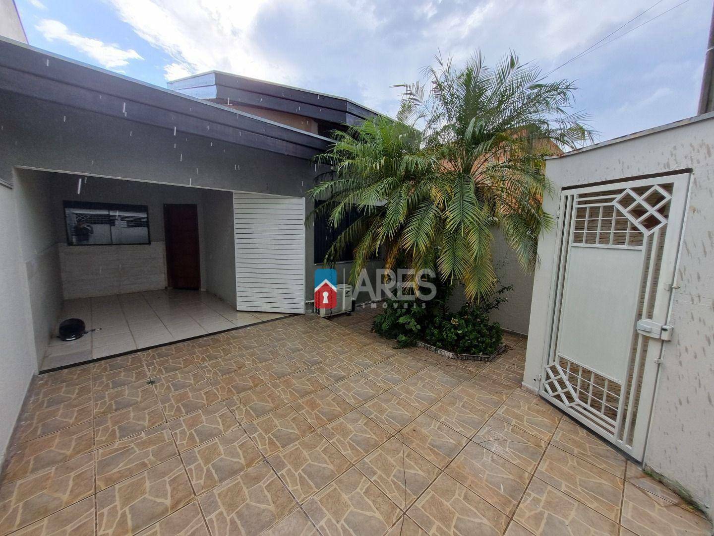 Casa à venda com 2 quartos, 108m² - Foto 1