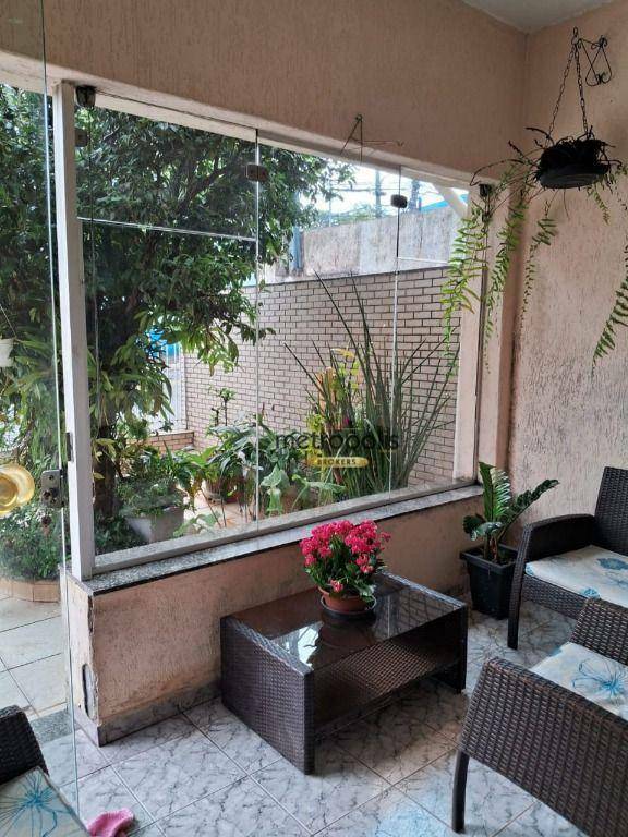 Casa à venda com 6 quartos, 120m² - Foto 11