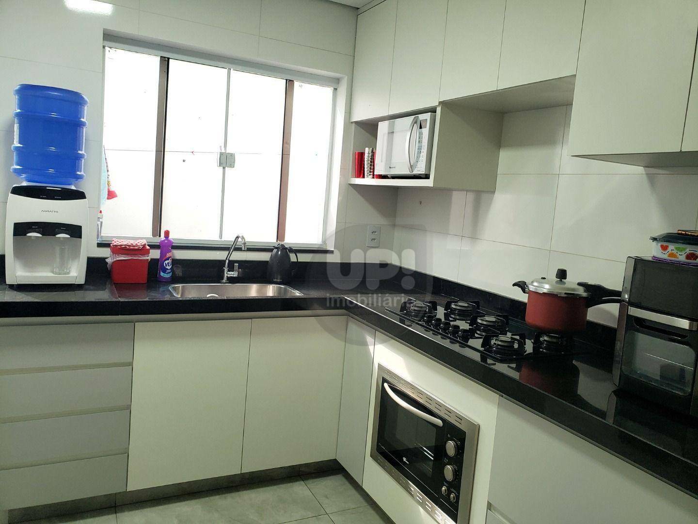 Casa à venda com 3 quartos, 153m² - Foto 1