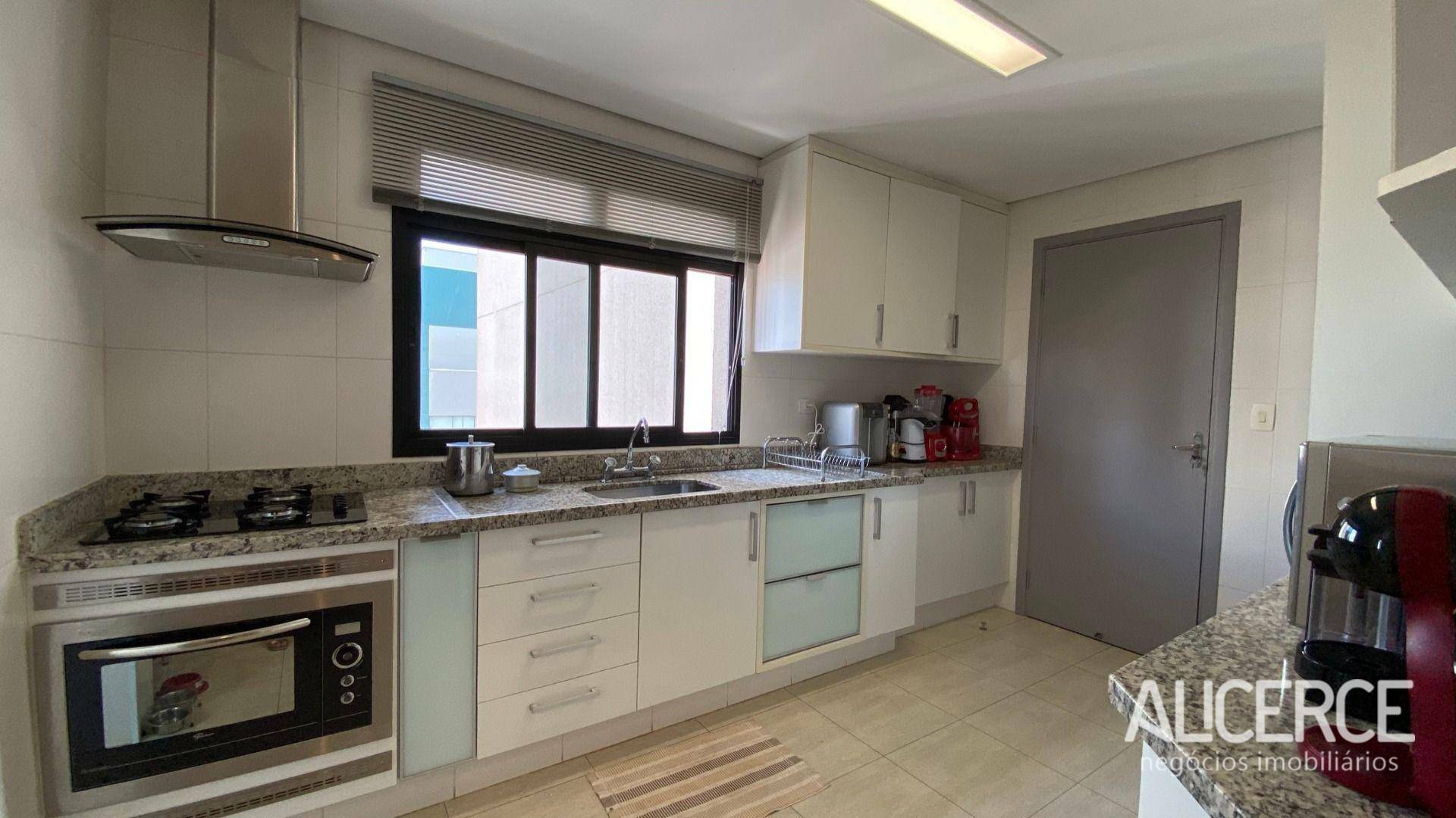 Apartamento à venda com 3 quartos, 237m² - Foto 43