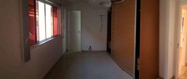Casa de Condomínio para alugar com 4 quartos, 300m² - Foto 2
