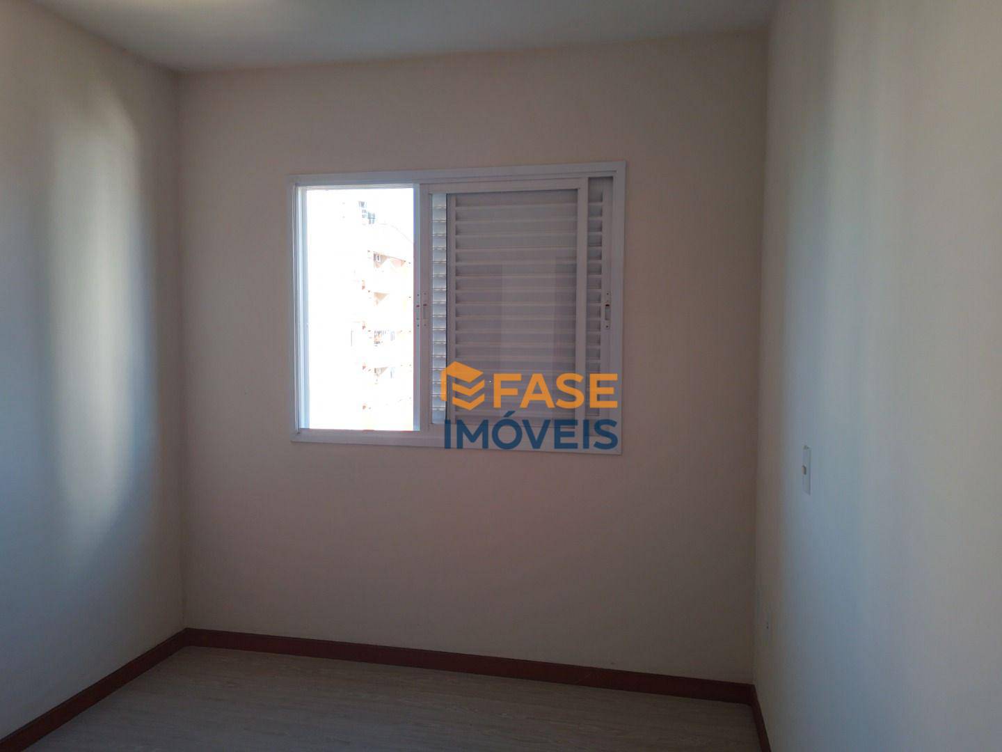 Apartamento à venda com 3 quartos, 121m² - Foto 7