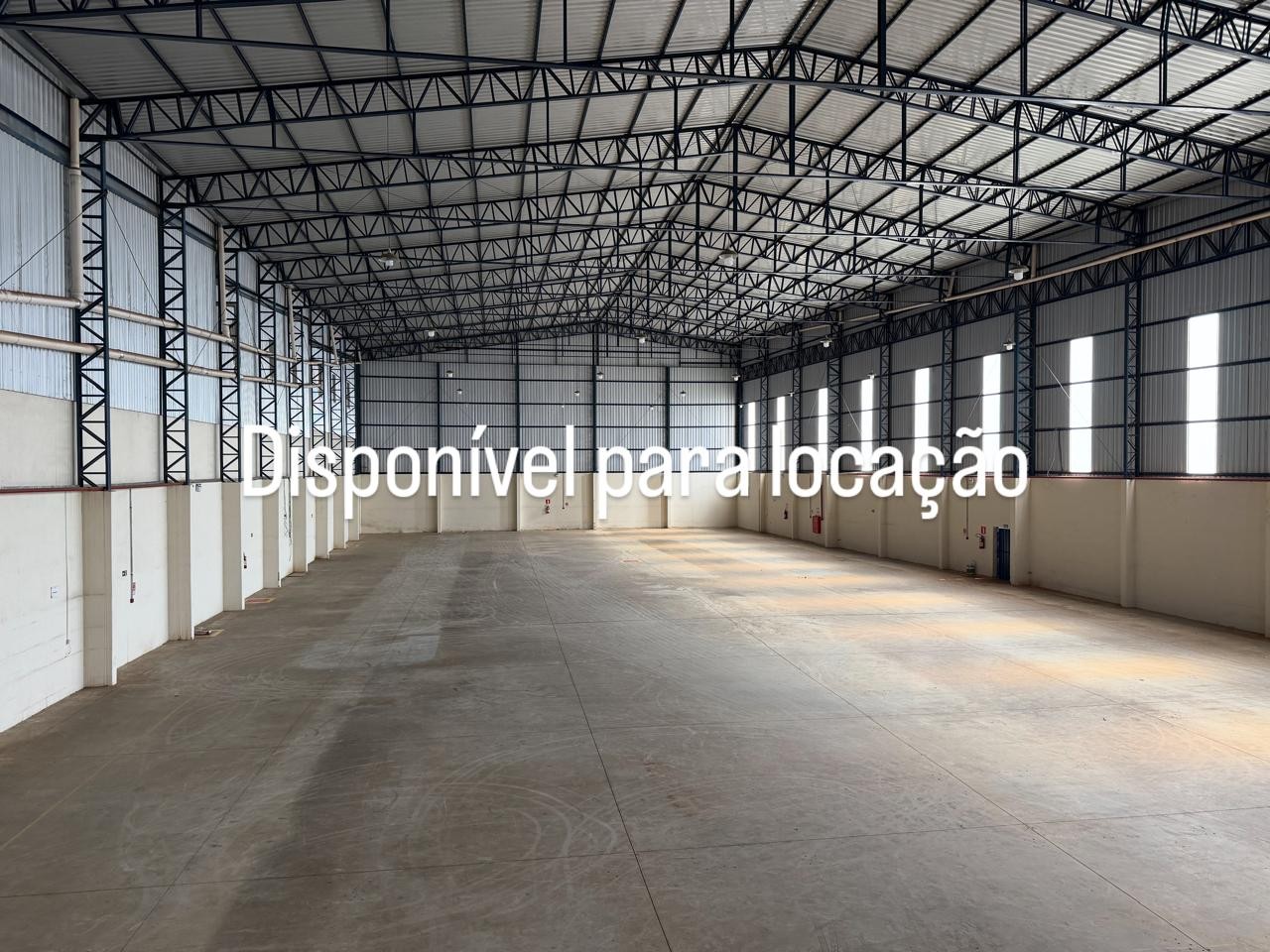 Depósito-Galpão-Armazém para alugar, 2000m² - Foto 1