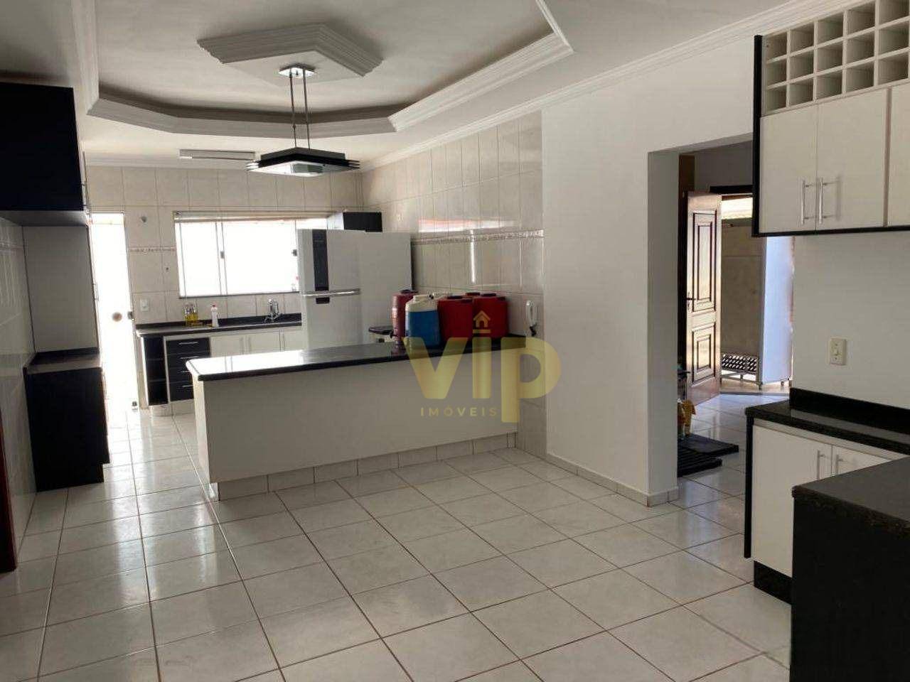 Casa à venda com 4 quartos, 280m² - Foto 3