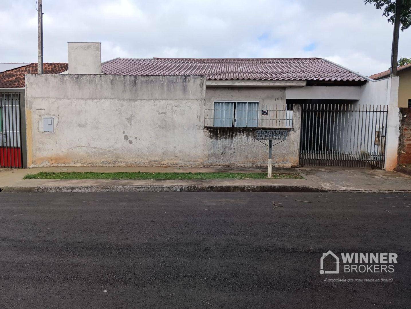 Casa à venda com 5 quartos, 220m² - Foto 1