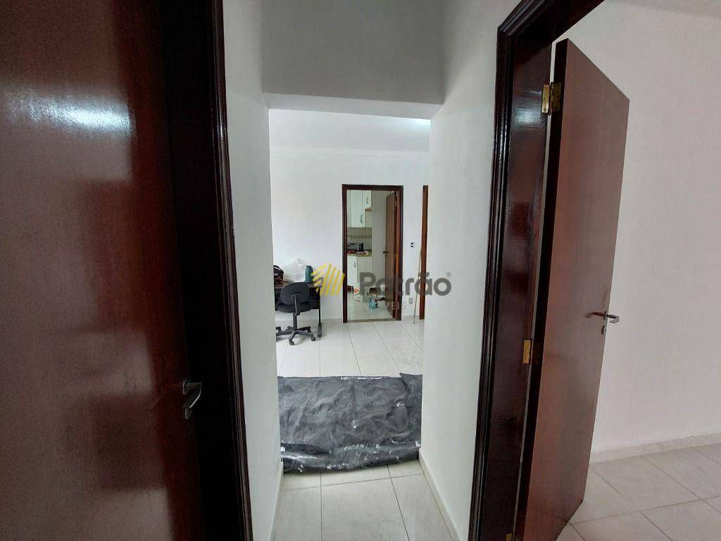 Apartamento à venda com 2 quartos, 64m² - Foto 11