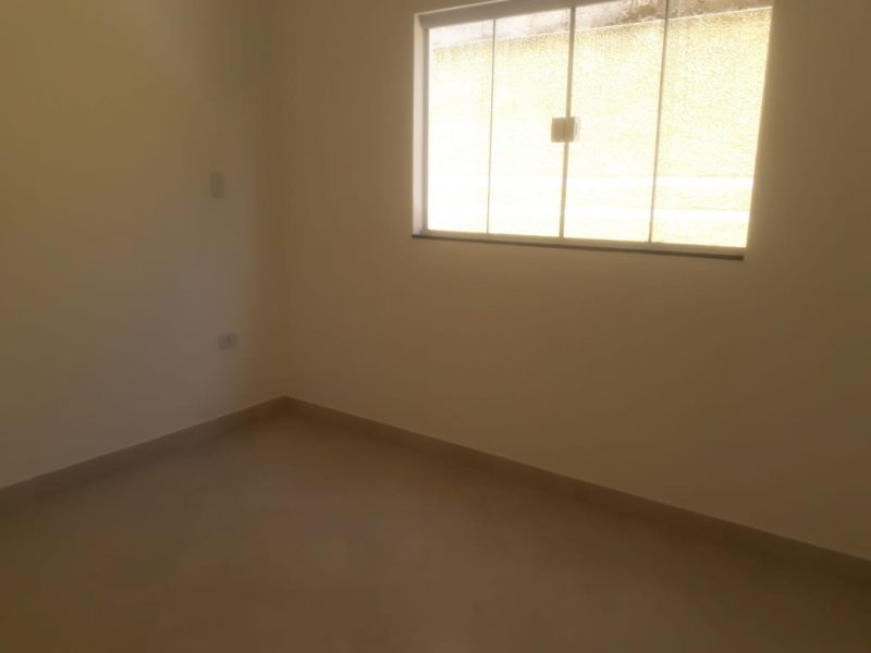 Casa à venda com 2 quartos, 70m² - Foto 3