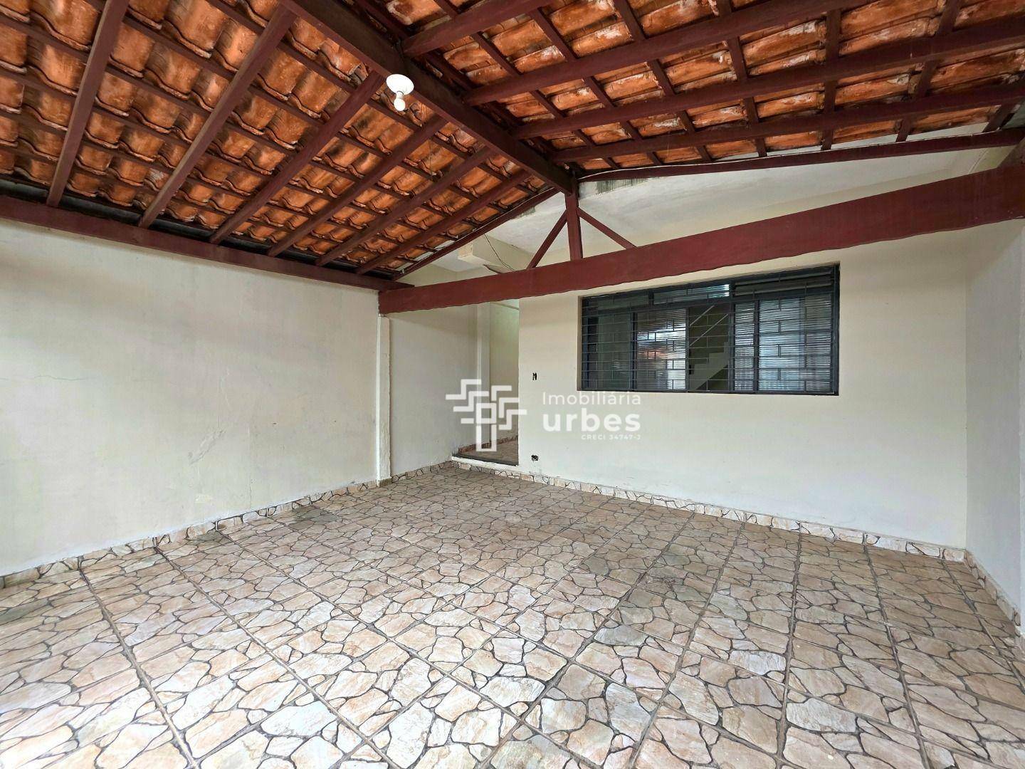 Casa à venda com 3 quartos, 184m² - Foto 1