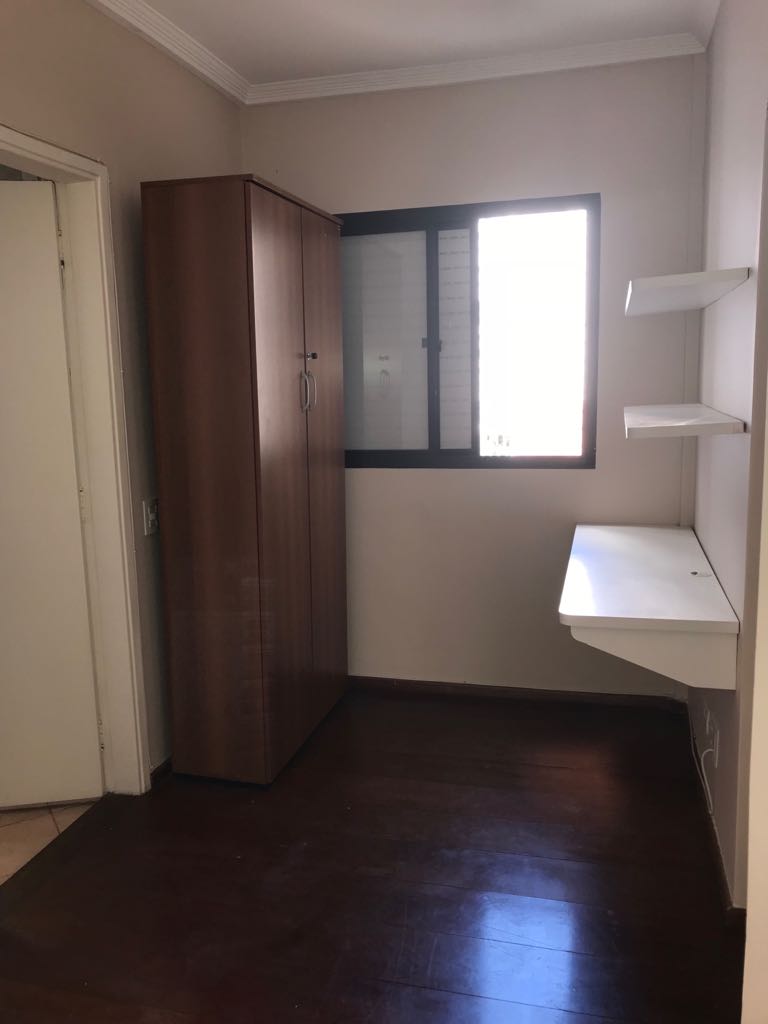 Apartamento à venda com 3 quartos, 74m² - Foto 2