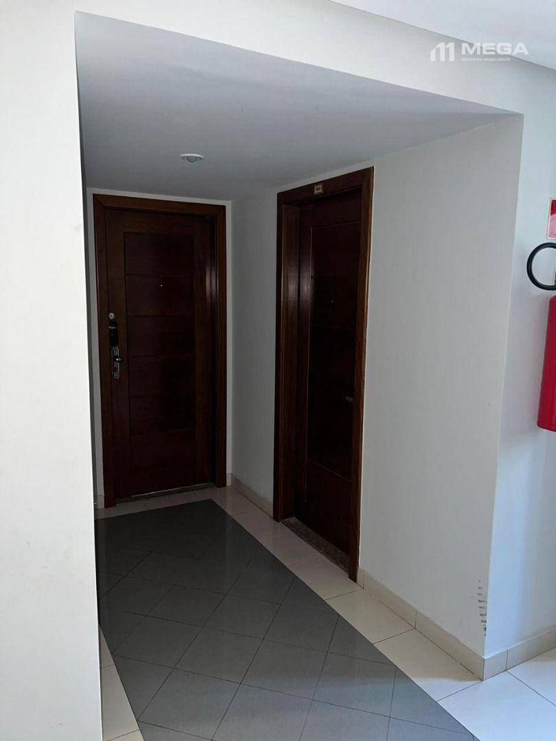 Apartamento à venda com 4 quartos, 218m² - Foto 18