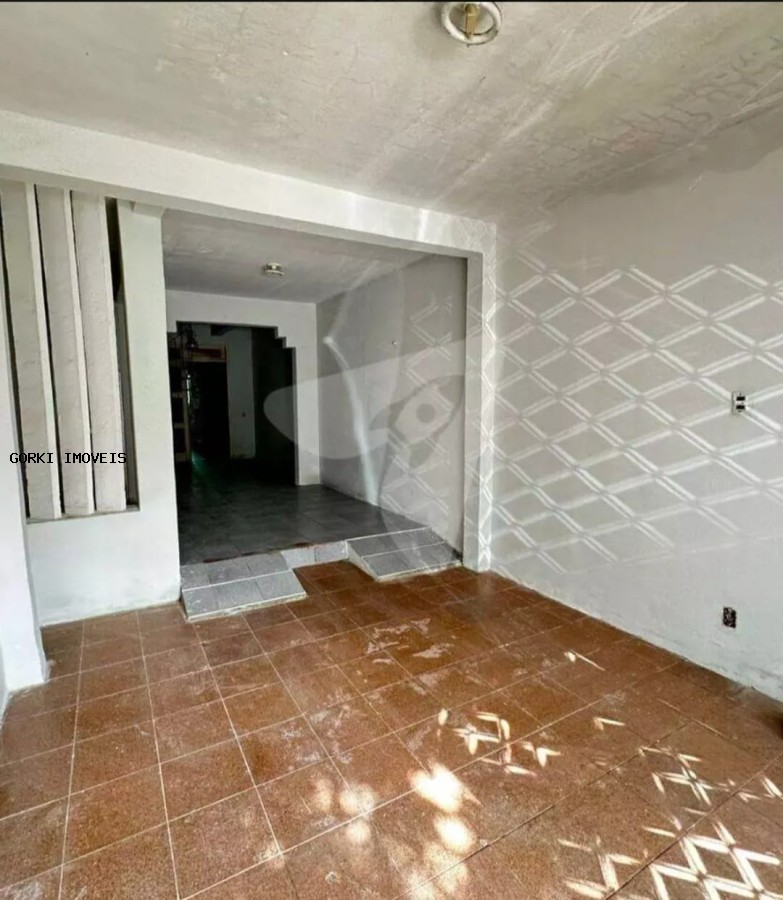 Casa à venda com 5 quartos, 211m² - Foto 2