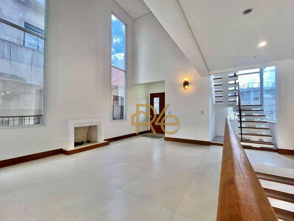 Casa de Condomínio à venda com 3 quartos, 271m² - Foto 4