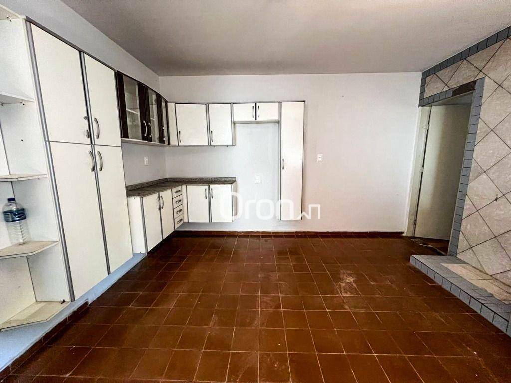 Casa à venda com 3 quartos, 76m² - Foto 4