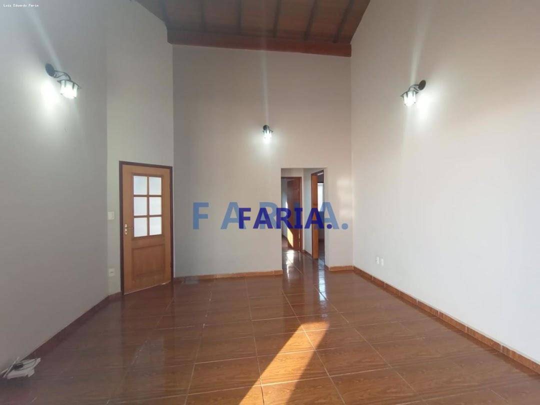 Casa à venda com 2 quartos, 180m² - Foto 4