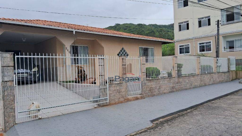 Casa à venda com 2 quartos, 180m² - Foto 2