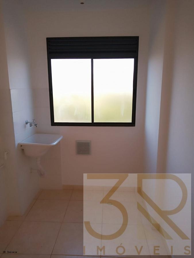 Apartamento à venda com 2 quartos, 42m² - Foto 2