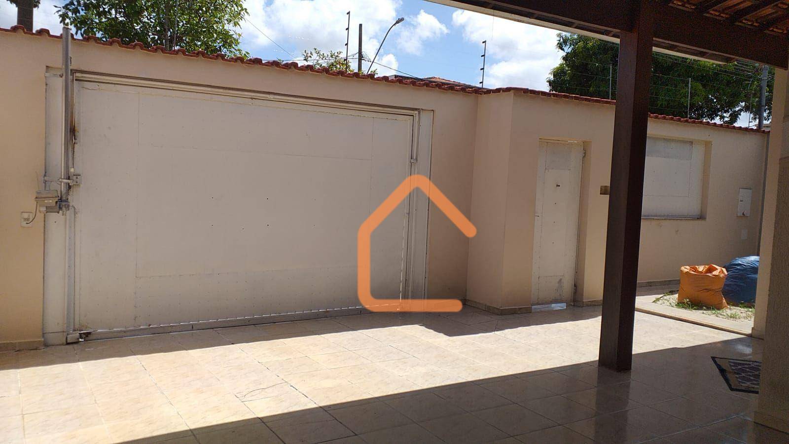 Casa à venda com 3 quartos, 166m² - Foto 1