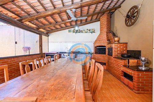 Casa, 4 quartos, 180 m² - Foto 1