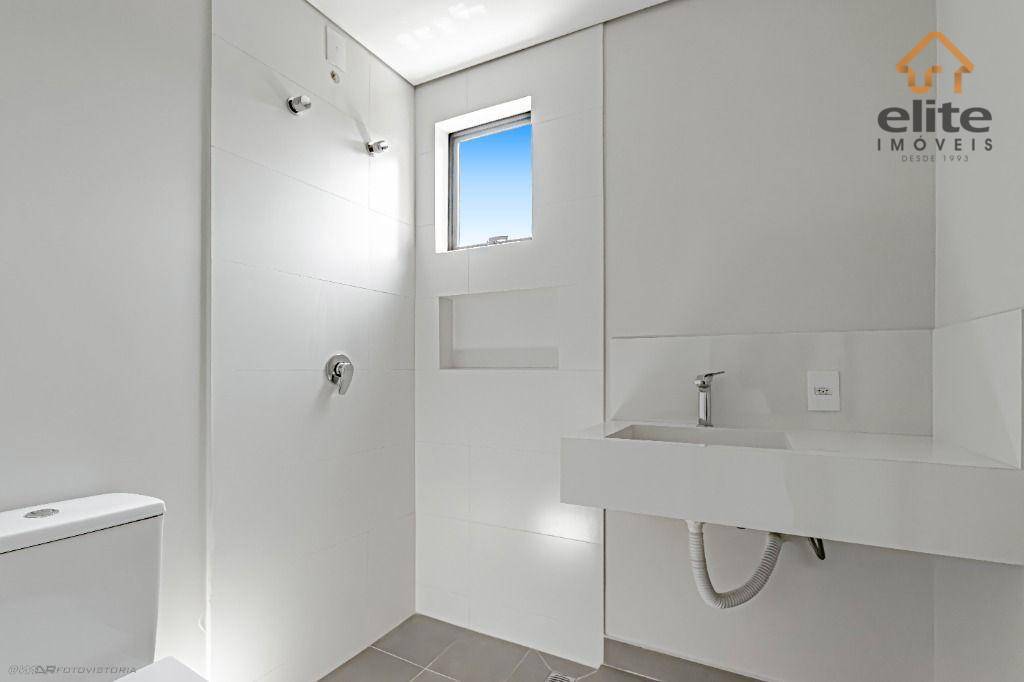 Apartamento à venda com 2 quartos, 70m² - Foto 17