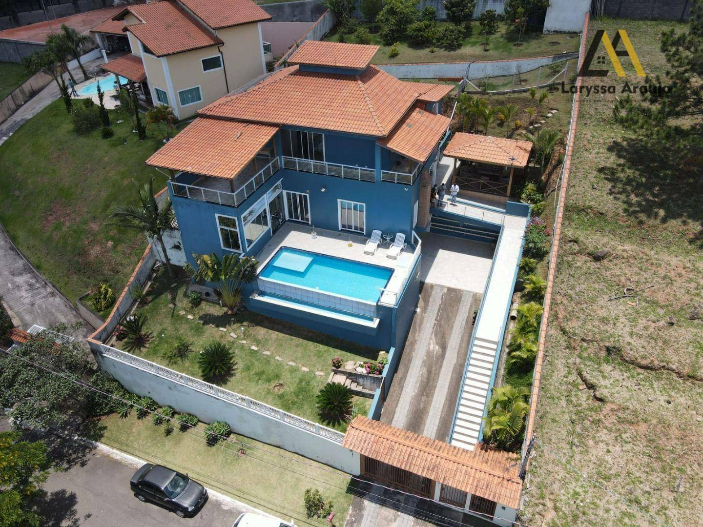 Casa à venda com 3 quartos, 320m² - Foto 1