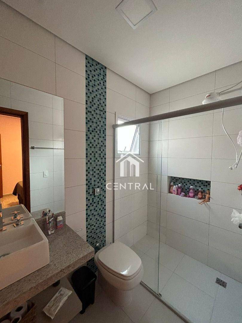 Casa de Condomínio à venda com 3 quartos, 294m² - Foto 3