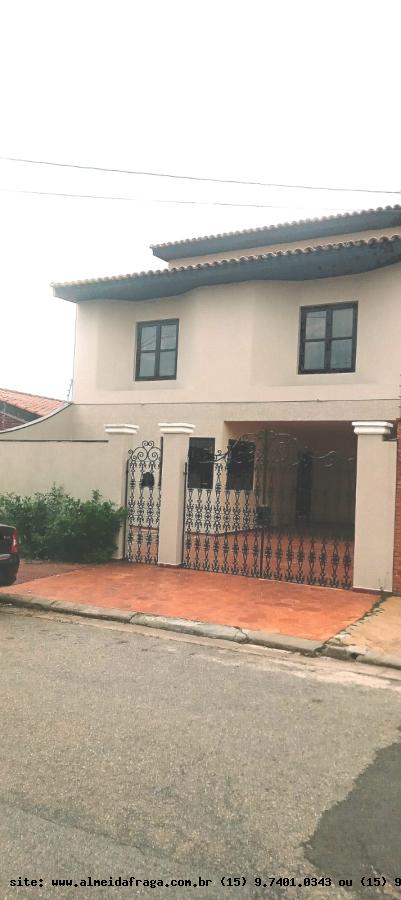 Casa para alugar com 5 quartos, 300m² - Foto 1