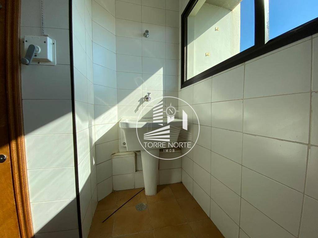 Apartamento à venda com 3 quartos, 144m² - Foto 3