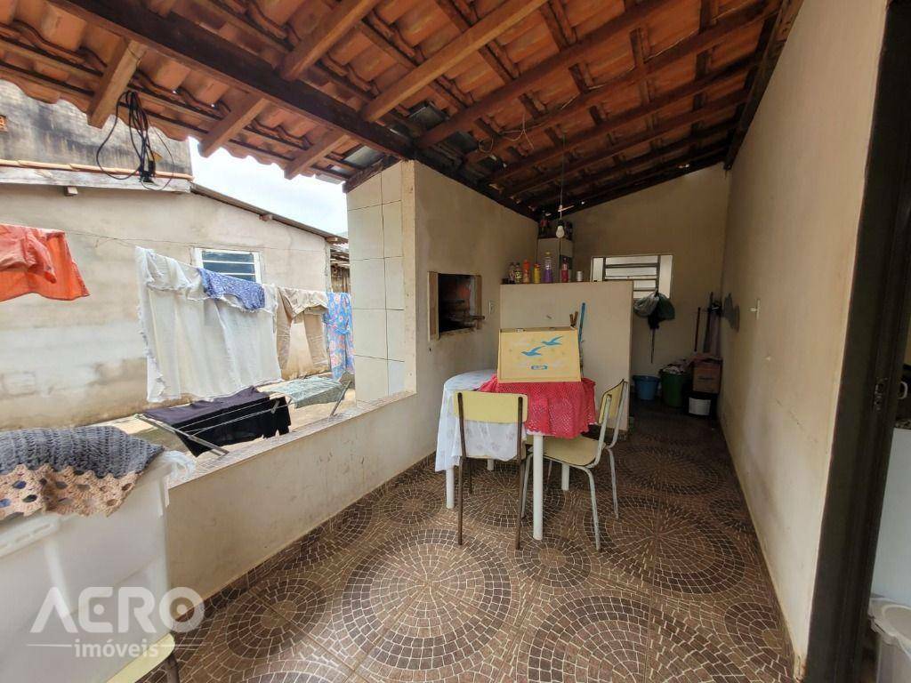 Casa à venda com 2 quartos, 69m² - Foto 6