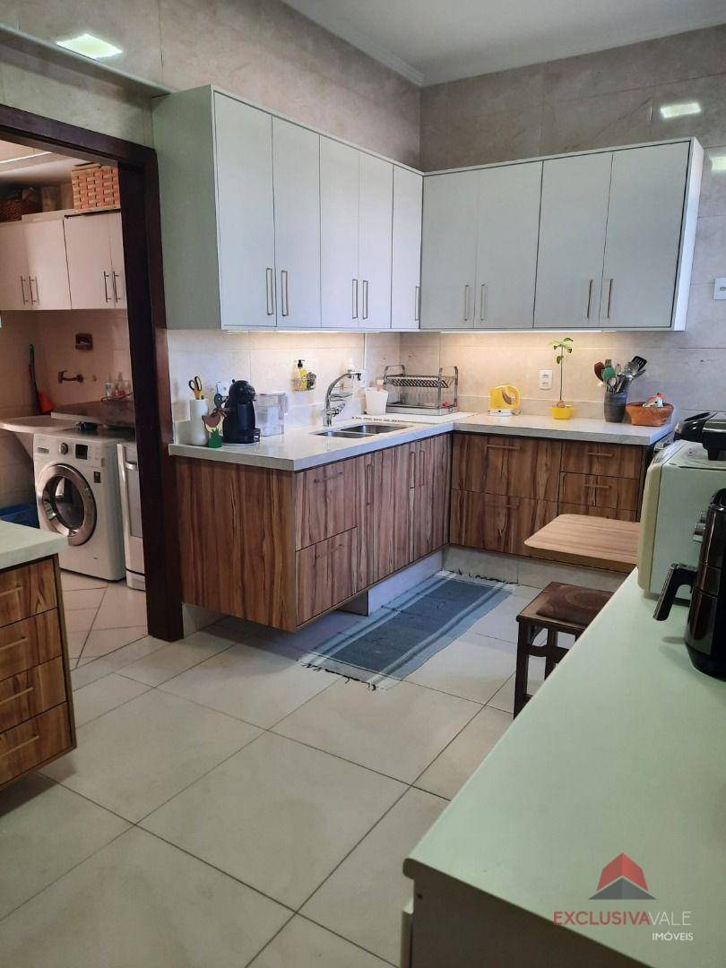 Apartamento à venda com 5 quartos, 200m² - Foto 2
