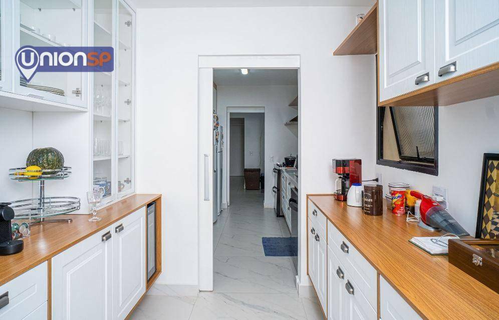 Apartamento à venda com 4 quartos, 220m² - Foto 11