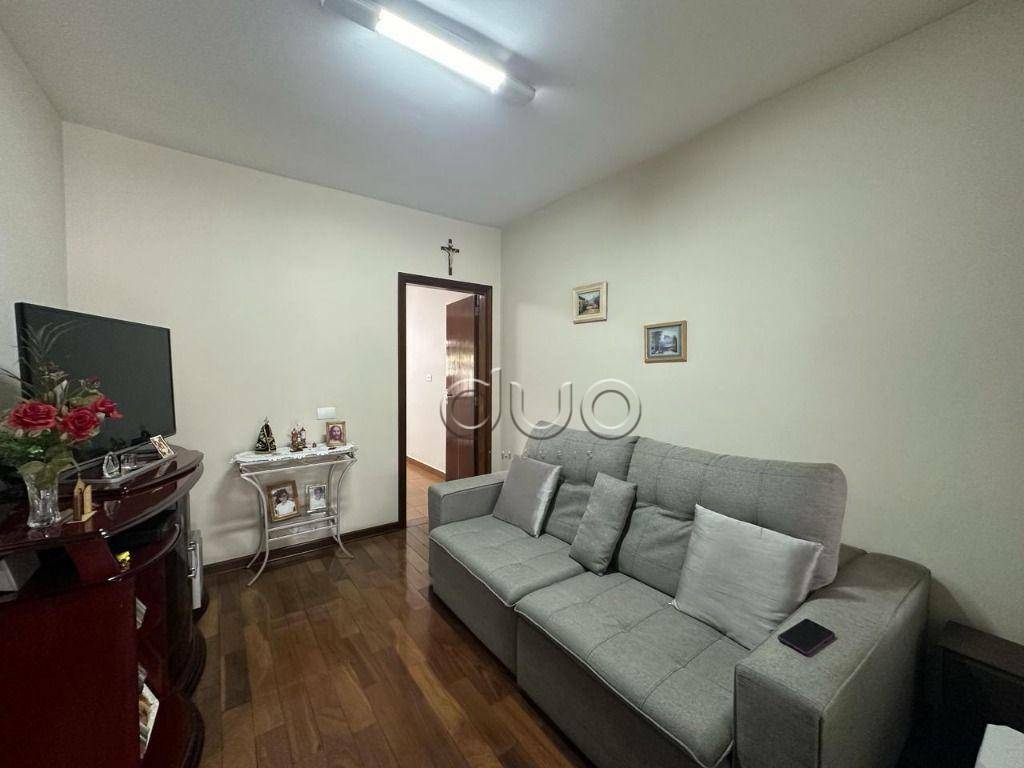 Casa à venda com 5 quartos, 231m² - Foto 1