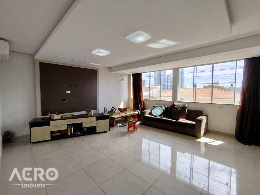 Casa, 3 quartos, 276 m² - Foto 1