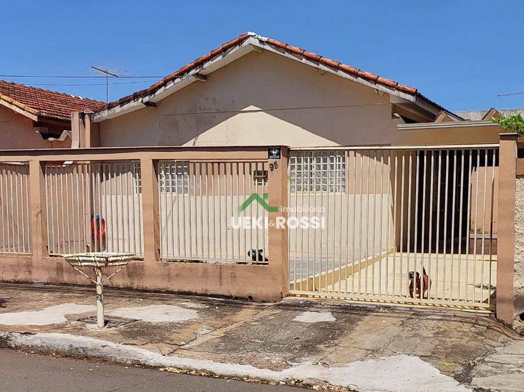 Casa à venda com 3 quartos, 70m² - Foto 1