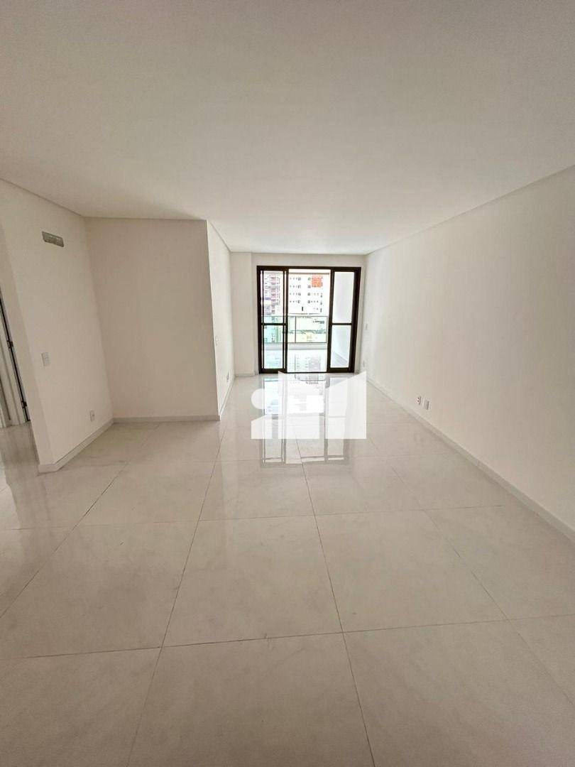 Apartamento à venda com 4 quartos, 150m² - Foto 2