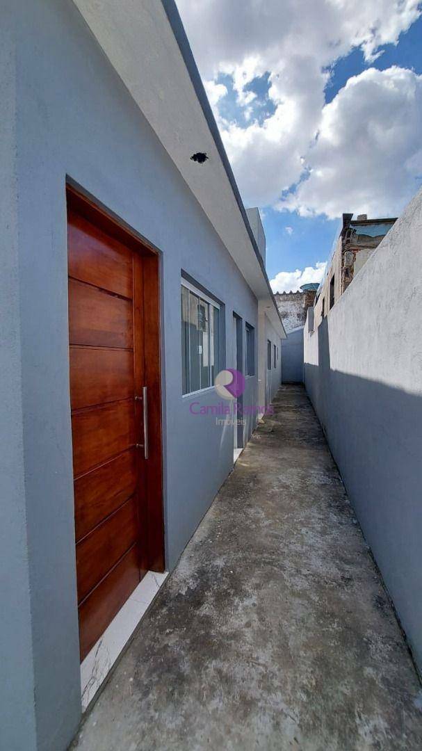 Casa à venda com 3 quartos, 70m² - Foto 1